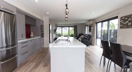 Immaculate Fully Furnished Family Home in Prime Prestons Subdivision! - Photo 3