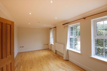 4 bedroom detached house to rent - Photo 2