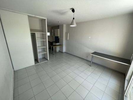 Location Appartement 1 pièce 23m² NIMES 30900 - Photo 2