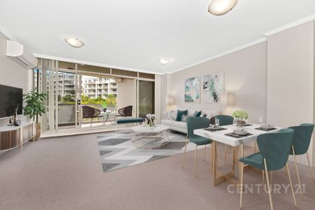 Bright, Spacious Apartment Offering Tranquil Bayside Living - Photo 2