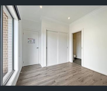room 2 2/21 Alexander Ave, Oakleigh East, Vic 3166 - Photo 3