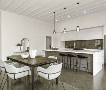 Prime Character Home in the Heart of Birkenhead - Photo 2