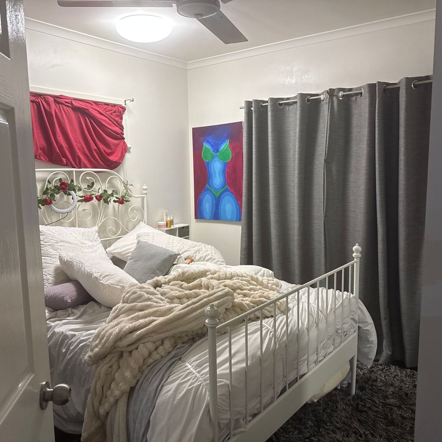 Andergrove - Photo 1