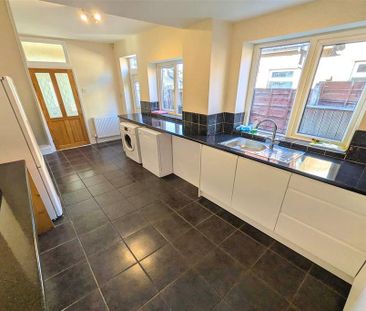 3 bedroom semi-detached house to rent - Photo 5