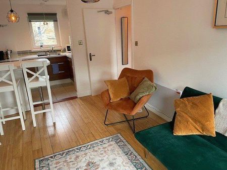 1 bedroom flat to rent - Photo 2