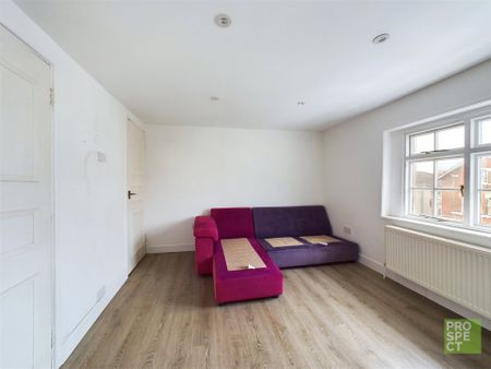 1 bedroom Flat in Russell Street, Reading - Photo 2