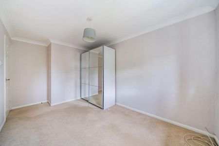 3 bedroom end of terrace house to rent - Photo 4