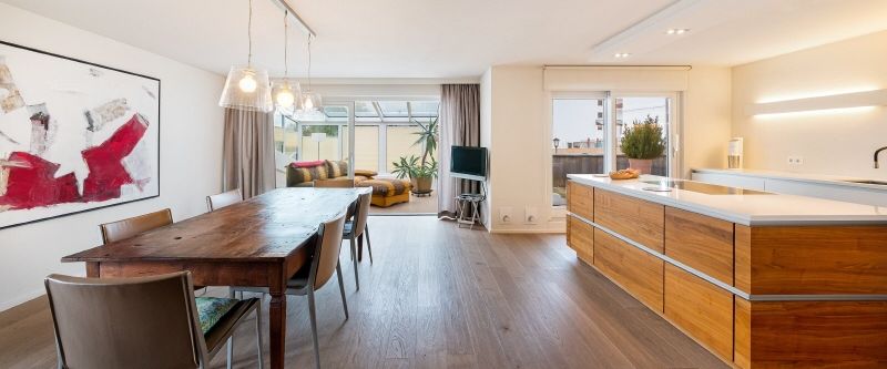 Purer Luxus – riesige 2-Zi-Dachterrassenwohnung im Herzen von Holzkirchen - Foto 1