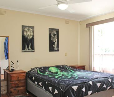 FAMILY HOME ON EXTRA LARGE BLOCK - Photo 5