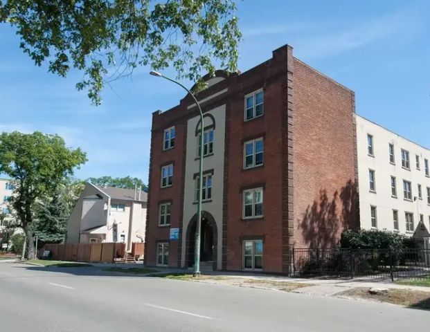 370 Stradbrook Avenue | 370 Stradbrook Avenue, Winnipeg - Photo 1