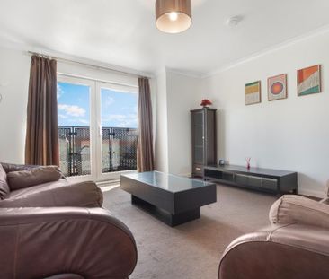 2 bedroom flat to rent - Photo 2