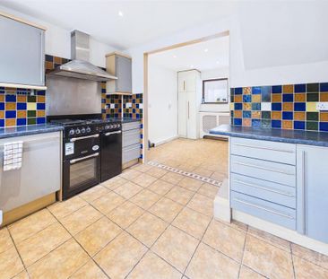 3 bedroom terraced house to rent - Photo 3