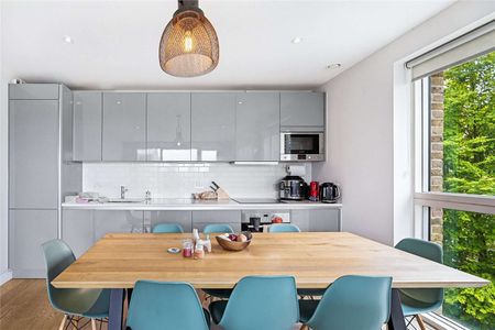 A spacious 2 bed apartment with a large balcony in the heart of Elephant & Castle. - Photo 3