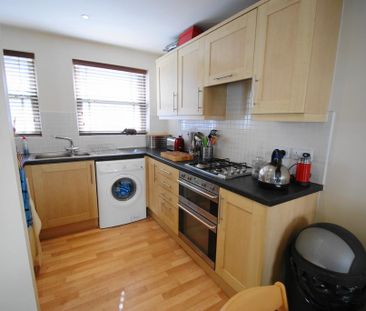 2 bedroom end of terrace house to rent - Photo 4
