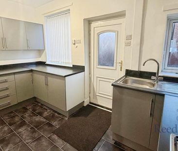 2 bedroom terraced house to rent - Photo 4