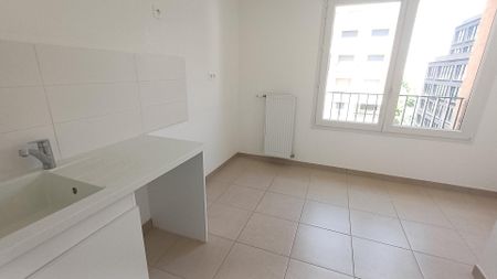 location Appartement T4 DE 75.9m² À BOBIGNY - Photo 2