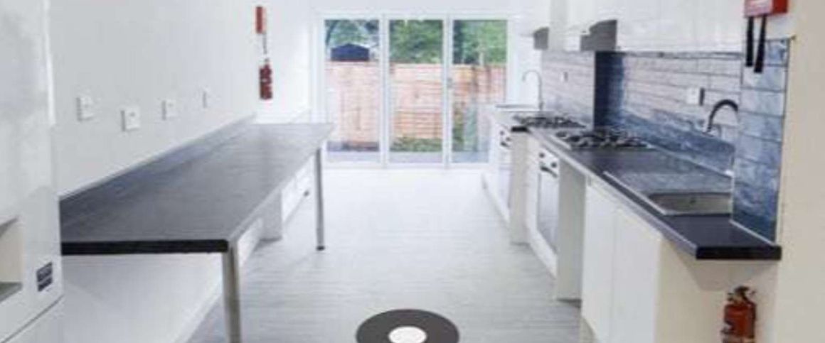 Brook Road Room 3 - Photo 1