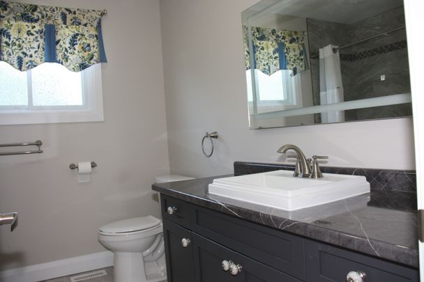 For Lease - 1042 Goshen Road, Innisfil, Ontario - Photo 1