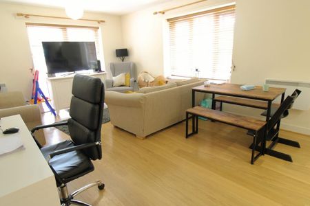 2 bedroom ground floor flat to rent - Photo 2