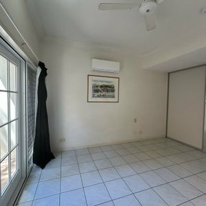 INNER CITY LIVING!! - Photo 2