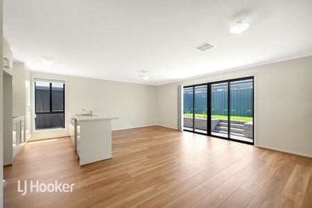 Brand New Living - Photo 4