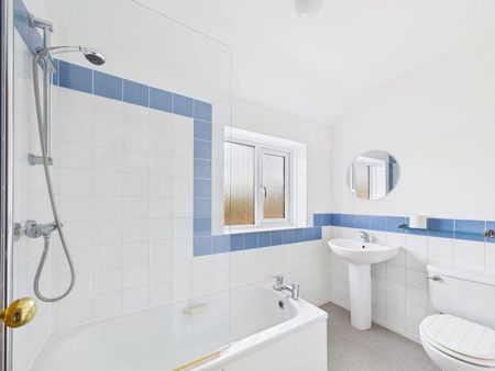 3 bedroom semi-detached house to rent - Photo 5