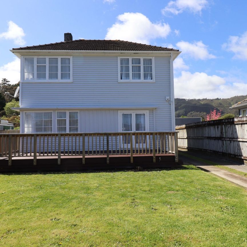 Naenae Living - Photo 1