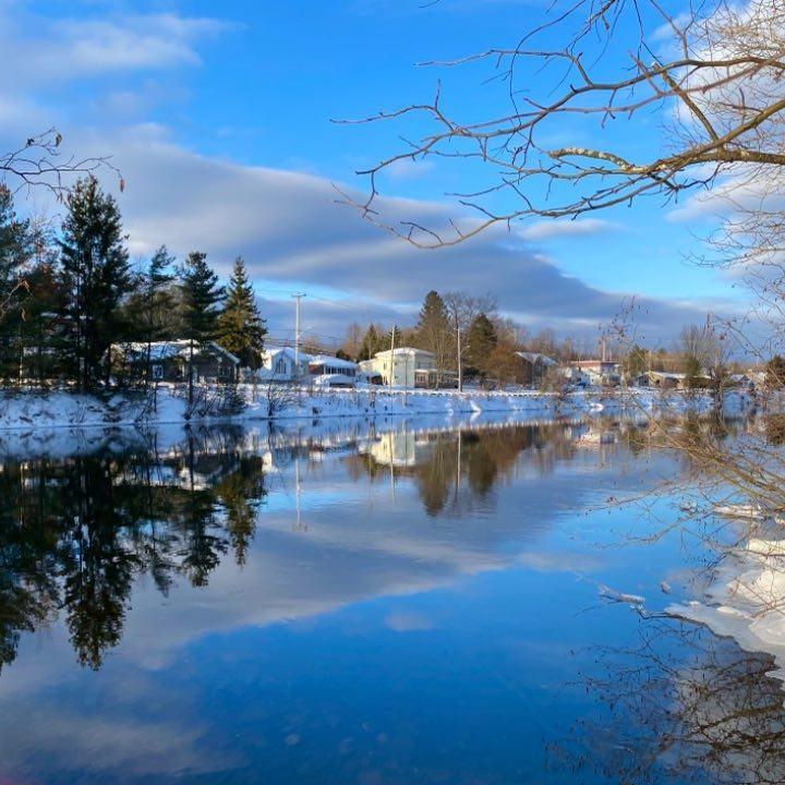 Magnifique logement 4 1/2 neuf sur le bord de la rivière Magog - 1er Avril 2025 - Photo 1