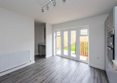 3 bedroom semi-detached house to rent - Photo 5