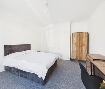 1 bedroom in a house share to rent - Photo 2