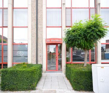 APPARTEMENT MET DRIE SLAAPKAMERS EN TERRAS NABIJ CENTRUM ROESELARE - Photo 4