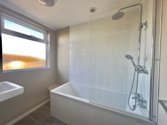 3 bedroom detached bungalow to rent - Photo 1