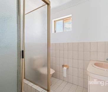 Spacious Double-Storey Home in Prime Como Location - Photo 3