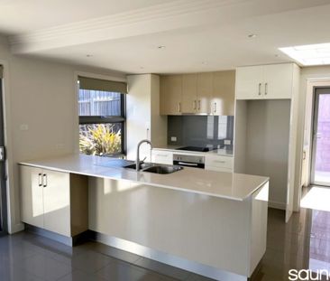 Modern unit - Photo 1