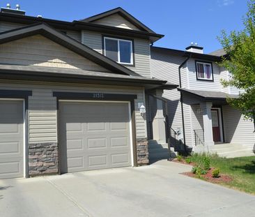 Beautiful 3 Bed 2.5 Bath Duplex!*Sgl Garage*Fenced yard w/Deck* | 2... - Photo 1