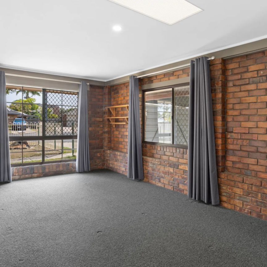 Spacious 3-Bedroom Home in Quiet Cul-de-Sac – Freshly Updated & Move-In Ready Contact Julie Sykes 0438 050 110 - Photo 1