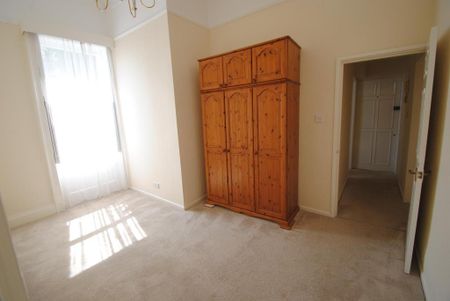 2 bedroom ground floor flat to rent - Photo 2
