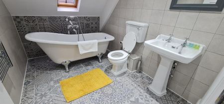 2 bedroom flat to rent - Photo 2