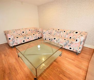 3 bedroom House in Harold Terrace, Leeds - Photo 5