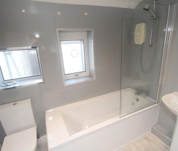 3 bedroom end of terrace house to rent - Photo 1