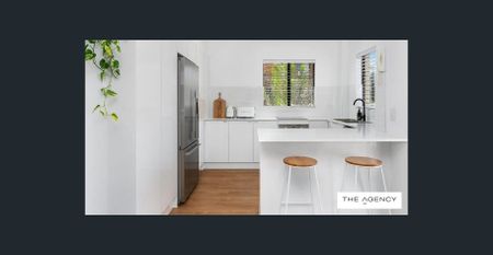 LIGHT FILLED BEACHSIDE APARTMENT - Photo 5