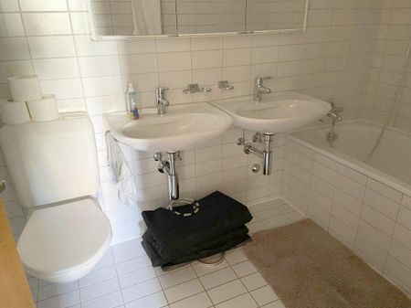 Stilvolle Dachwohnung mit Balkon und grosser Galerie! - Foto 3
