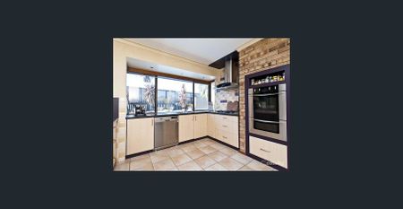 Spacious 4-Bedroom Home in Quiet Willetton - $975/Week - Photo 4