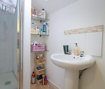 6 bedroom property to rent - Photo 3