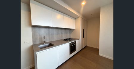 City Living Made Easy – Two Bedrooms with Exceptional Resident Facilities - Photo 3