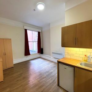 Studio to rent - Photo 2