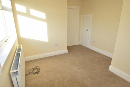 2 bedroom ground floor flat to rent - Photo 4