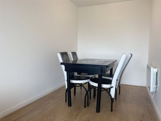 Prince Regent Road, Hounslow, Middx, TW3 - Photo 1