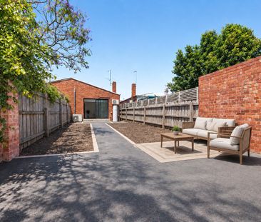 Comfortable Two Bedroom Home - Photo 6