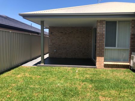 Modern Family Living in Raworth - Photo 3